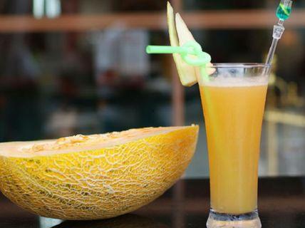 吃哈密瓜尿液有色,哈密瓜摄入与尿液颜色变化的奇妙现象揭秘