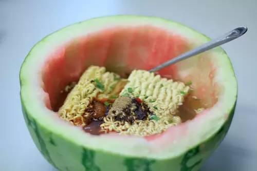 馍馍吃瓜事件,网络舆论的狂欢与反思