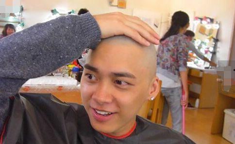 吃瓜帅小伙光头,揭秘他的独特魅力与生活态度